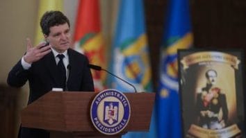 Știri de azi | Nicuşor Dan, la repatrierea rămăşiţelor pământeşti ale ultimului domnitor al Moldovei: Cred că trebuie să ne gândim la o terapie prin memorie care să ducă la o pacificare a societăţii româneşti de azi – FOTO, VIDEO - Știri de azi | 