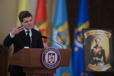Știri de azi | Nicuşor Dan, la repatrierea rămăşiţelor pământeşti ale ultimului domnitor al Moldovei: Cred că trebuie să ne gândim la o terapie prin memorie care să ducă la o pacificare a societăţii româneşti de azi – FOTO, VIDEO - Știri de azi | 