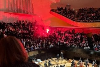 orchestra-israeljpg - Știri de azi Știri de azi | Concertul Orchestrei Filarmonice din Israel la Paris, perturbat de „incidente grave”. Manifestanţii au aruncat fumigene şi au izbucnit altercaţii, în încercarea de a întrerupe evenimentul/ VIDEO - Știri de azi |