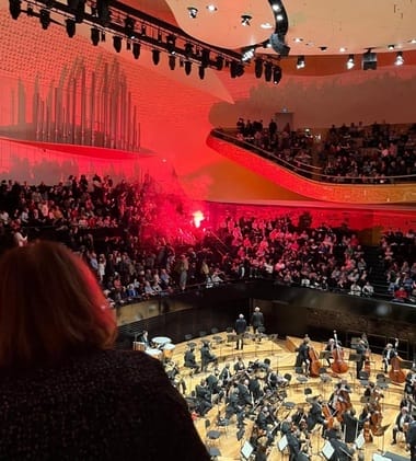 Știri de azi | Concertul Orchestrei Filarmonice din Israel la Paris, perturbat de „incidente grave”. Manifestanţii au aruncat fumigene şi au izbucnit altercaţii, în încercarea de a întrerupe evenimentul/ VIDEO - Știri de azi | 