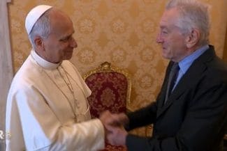Știri de azi | Robert de Niro s-a întâlnit cu Papa Leon al XIV-lea. Suveranul Pontif i-a oferit un rozariu – VIDEO - Știri de azi | 