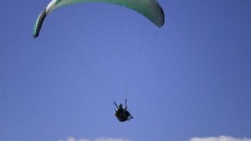 Știri de azi | Alba: Bărbat căzut cu parapanta în zona localităţii Rimetea - Știri de azi | 