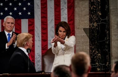 pelosi-trump-twjpg - Știri de azi Știri de azi | ”O femeie oribilă care a făcut treabă proastă”, o atacă Trump pe Pelosi după ce adversara sa feroce îşi anunţă retragerea din politică. ”Cred că ea face un mare serviciu ţării retrăgându-se” - Știri de azi |