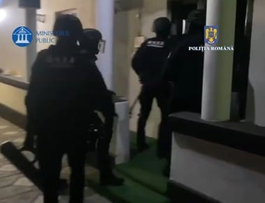 perchezitii1jpg - Știri de azi Știri de azi | Operaţiunea JUPITER 4 continuă – 211 percheziţii, 68 de persoane fiind vizate pentru audieri / Prejudiciu de 16 milioane şi sute de mii de euro şi dolari – VIDEO - Știri de azi |