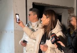 Anca Alexandrescu la Policlinica Morarilor din Sectorul 2, vorbind despre starea de degradare a clădirii și nevoia urgentă de redeschidere a unităților medicale din subordinea Primăriei Capitalei.