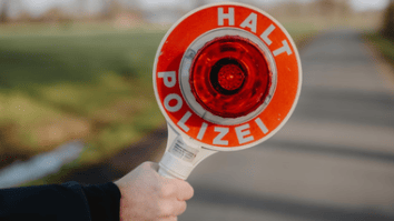 Știri de azi | Un cuplu, surprins făcând sex la 140 de km/h pe o autostradă, în Germania - Știri de azi | 