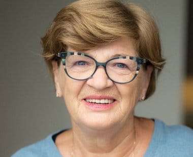 Știri de azi | Cercetătorul Maria Puiu: Genomica ne ajută să umanizăm medicina, să creăm o punte între pacient, cercetare şi politica publică, una care trebuie să facă în aşa fel încât genomica să ajungă la patul bolnavului - Știri de azi | 