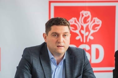 Știri de azi | PSD Iaşi îi cere premierului Bolojan să nu devină complice la ceea ce se petrece în PNL Iaşi: În timp ce premierul vorbeşte despre toleranţă zero pentru corupţie, la Iaşi, PNL protejează personaje cu probleme penale - Știri de azi | 