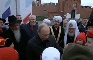 Știri de azi | Putin, pus în încurcătură după ce este luat la întrebări, în Piaţa Roşie, de Kira, o fată de 11 ani, pe tema tratamentului aplicat unchiului său rănit în Războiul din Ucraina - Știri de azi | 