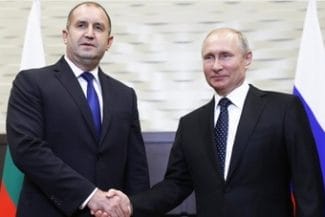 radev-putin-twjpg - Știri de azi Știri de azi | Preşedintele bulgar Rumen Radev cere eliberarea din închisoare a lui Sarkozy, evocând ”contribuţia” acestuia la eliberarea celor cinci infirmiere bulgare în Libia, condamnate la moarte cu privire la infectarea a 450 de copii cu HIV - Știri de azi |