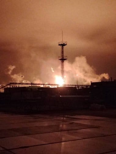 Știri de azi | O uzină petrochimică din regiunea rusă Başkortostan a fost avariată într-un atac ucrainean cu drone. Obiectivul se află la 1.500 de km de graniţa ucraineană - Știri de azi | 