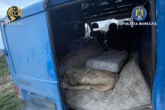 Știri de azi | PNL Iaşi l-a exclus pe consilierul de la Mogoşeşti, arestat pentru că ar fi exploatat două persoane să muncească în condiţii degradante. Liderul PNL Iaşi îl acuză pe şeful local PSD că “face scut“ în jurul edilului din Grozeşti, acuzat că a lovit doi copi - Știri de azi | 