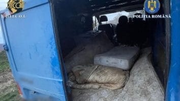 Știri de azi | PNL Iaşi l-a exclus pe consilierul de la Mogoşeşti, arestat pentru că ar fi exploatat două persoane să muncească în condiţii degradante. Liderul PNL Iaşi îl acuză pe şeful local PSD că “face scut“ în jurul edilului din Grozeşti, acuzat că a lovit doi copi - Știri de azi | 