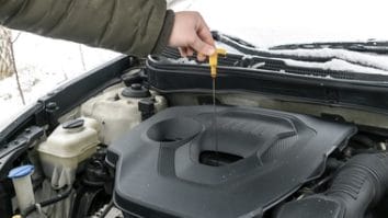 Știri de azi | Magazin online: Pregătirea maşinii pentru iarnă costă între 1.900 şi 3.500 de lei. Bateriile, anvelopele şi consumabilele de sezon rămân cele mai mari cheltuieli pentru şoferi - Știri de azi | 