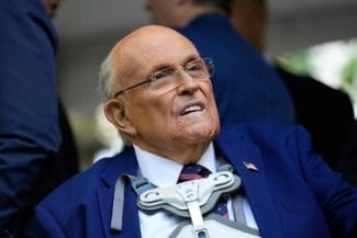 Știri de azi | Trump îi graţiază pe fostul său avocat personal Rudy Giuliani şi pe fostul său şef de cabinet Mark Meadows, între alţii, acuzaţi de susţinerea răsturnării rezultatului alegerilor din 2020 în care a fost înfrânt de Biden - Știri de azi | 