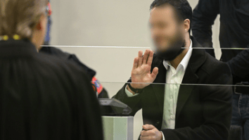 Știri de azi | Parchetul antiterorist francez cere inculparea lui Salah Abdeslam cu privire la un stick USB cu propagandă jihadistă şi a fost sale partenere, Maëva B., dar şi a acesteia, împreună cu o minoră şi actualul soţ, în alt dosar, cu privire la planificarea unei - Știri de azi | 