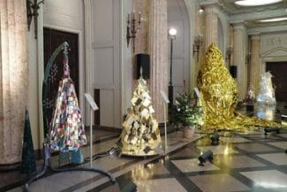 Știri de azi | Festivalul Brazilor de Crăciun – Designeri şi artişti români creează brazi unicat care vor fi licitaţi în 4 decembrie. Peste 10 milioane de euro au fost colectaţi la ediţiile precedente - Știri de azi | 