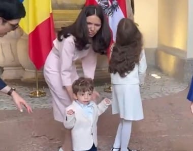 Știri de azi | Preşedintele Nicuşor Dan afirmă că 100% se va căsători în viitorul apropiat: Eu cred că gestul ăsta trebuie luat într-o perioadă de linişte şi reflecţie a vieţii tale - Știri de azi | 