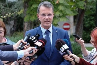 Știri de azi | Moşteanu, despre legea armatei voluntare: Anumite competenţe s-ar putea să nu poată fi acoperite de rezerva operaţională existentă, să ne păstrăm şi această oportunitate de a ţine în rezerva operaţională anumite specialităţi - Știri de azi | 