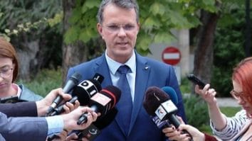 Știri de azi | Moşteanu, despre legea armatei voluntare: Anumite competenţe s-ar putea să nu poată fi acoperite de rezerva operaţională existentă, să ne păstrăm şi această oportunitate de a ţine în rezerva operaţională anumite specialităţi - Știri de azi | 