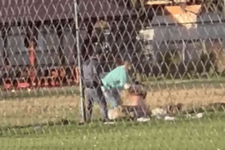 screenshot-from-2025-11-04-14-16-11png - Știri de azi Știri de azi | O infirmieră a centrului pentru persoane cu dizabilităţi din Bratca, filmată în timp ce bătea o rezidentă cu o nuia, a fost reţinută / Bărbatul care a lovit-o cu piciorul pe tânără, şi el internat în centru, va fi supus unei expertize psihiatrice - Știri de azi |