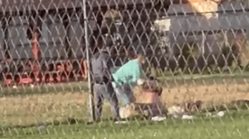 Știri de azi | O infirmieră a centrului pentru persoane cu dizabilităţi din Bratca, filmată în timp ce bătea o rezidentă cu o nuia, a fost reţinută / Bărbatul care a lovit-o cu piciorul pe tânără, şi el internat în centru, va fi supus unei expertize psihiatrice - Știri de azi | 