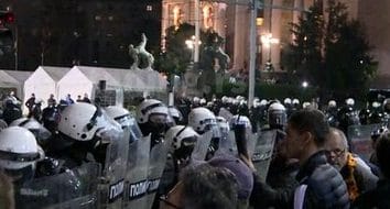 Știri de azi | Oponenţii şi susţinătorii preşedintelui Serbiei s-au încăierat la Belgrad - Știri de azi | 