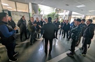 stp-alba-iuliajpg - Știri de azi Știri de azi | Angajaţii firmei care asigură transportul public în Alba Iulia ameninţă că nu vor mai ieşi pe trasee, fiindcă nu şi-au mai primit salariile de două luni. Ei au mers la Primărie pentru a-şi prezenta nemulţumirile - Știri de azi |