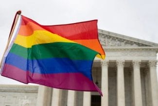Știri de azi | Curtea Supremă a SUA respinge un apel prin care i se cerea să-şi anuleze hotărârea istorică prin care a legalizat căsătoriile între persoane de acelaşi sex - Știri de azi | 