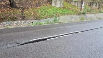 Știri de azi | Primăria Constanţa a închis circulaţia rutieră pe Valea Portului din cauza riscului crescut de surpare a carosabilului - Știri de azi | 