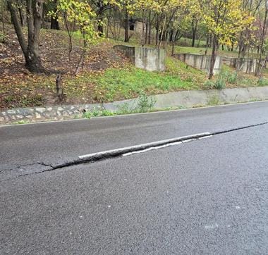 Știri de azi | Primăria Constanţa a închis circulaţia rutieră pe Valea Portului din cauza riscului crescut de surpare a carosabilului - Știri de azi | 