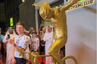 Știri de azi | UAE Emirates-XRG i-a făcut statuie lui Tadej Pogacar în Emiratele Arabe Unite - Știri de azi | 