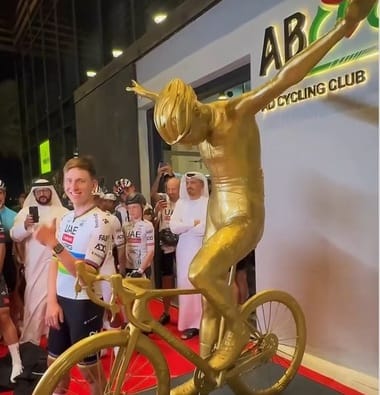 Știri de azi | UAE Emirates-XRG i-a făcut statuie lui Tadej Pogacar în Emiratele Arabe Unite - Știri de azi | 