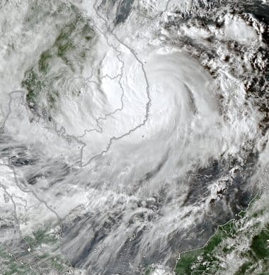 taifun-kalmaegijpg - Știri de azi Știri de azi | Taifunul Kalmaegi se îndreaptă spre Vietnam după ce a provocat peste 140 de morţi în Filipine - Știri de azi |