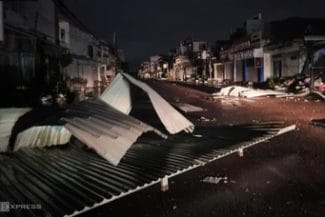 taifun-vietnamjpg - Știri de azi Știri de azi | Taifunul Kalmaegi aduce ploi şi distrugeri în Vietnam, în timp ce în Filipine bilanţul morţilor se apropie de 200 - Știri de azi |