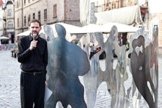 together2jpg - Știri de azi Știri de azi | Lucrarea „Together”, a sculptorului Vlad Nancǎ, a fost inaugurată în Piaţa Unirii din Timişoara - Știri de azi |