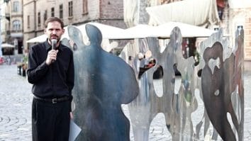 Știri de azi | Lucrarea „Together”, a sculptorului Vlad Nancǎ, a fost inaugurată în Piaţa Unirii din Timişoara - Știri de azi | 