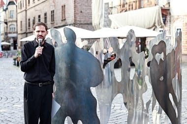 Știri de azi | Lucrarea „Together”, a sculptorului Vlad Nancǎ, a fost inaugurată în Piaţa Unirii din Timişoara - Știri de azi | 