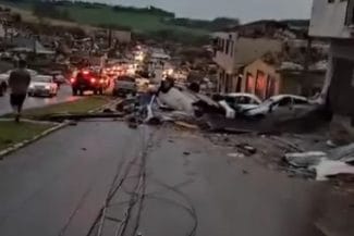 tornada-braziliajpg - Știri de azi Știri de azi | Cel puţin cinci morţi şi 130 de răniţi după ce o tornadă s-a produs în sudul Braziliei – VIDEO - Știri de azi |