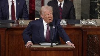 Știri de azi | Record istoric. Paralizia bugetară din SUA a intrat în a 36-a zi, perturbând viaţa a milioane de americani. Senatorii republicani sunt într-un rar dezacord public cu preşedintele, care îndeamnă la renunţarea unei reguli de vot - Știri de azi | 