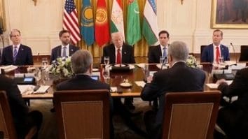 Știri de azi | Donald Trump i-a primit la Casa Albă pe liderii a cinci foste republici sovietice: „Au o importanţă imensă şi un potenţial incredibil” / Preşedintele american, lăudat de oaspeţii săi: „Sunteţi un mare lider, trimis de Cer” – VIDEO - Știri de azi | 
