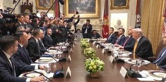 Știri de azi | Trump şi Hegseth apără decizia retragerii unor trupe americane din România, într-o întâlnire cu Orban la Casa Albă, după ce Bucureştiul cere să fie anulată. ”Mie chiar îmi plac românii”, spune Trump. A fost coordonată cu Casa Albă şi Rute şi notificată în - Știri de azi | 