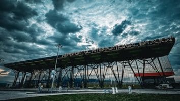 Știri de azi | Daniel Micu este noul director general al Aeroportului Internaţional Braşov Ghimbav: ”Aeroportul trebuie să îşi dezvolte activitatea şi traficul de călători, ca să se poată autosusţine financiar începând cu 2027-2028” - Știri de azi | 