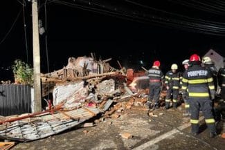 Știri de azi | UPDATE – Explozie urmată de incendiu la un imobil din judeţul Cluj / Un bărbat de aproximativ 50 de ani a murit - Știri de azi | 