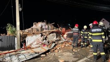 Știri de azi | UPDATE – Explozie urmată de incendiu la un imobil din judeţul Cluj / Un bărbat de aproximativ 50 de ani a murit - Știri de azi | 