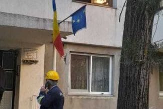 Știri de azi | Explozie neurmată de incendiu într-un bloc din Râmnicu Sărat / Cel mai probabil a fost provocată de acumulări de gaz / Aproximativ 50 de persoane s-au autoevacuat - Știri de azi | 