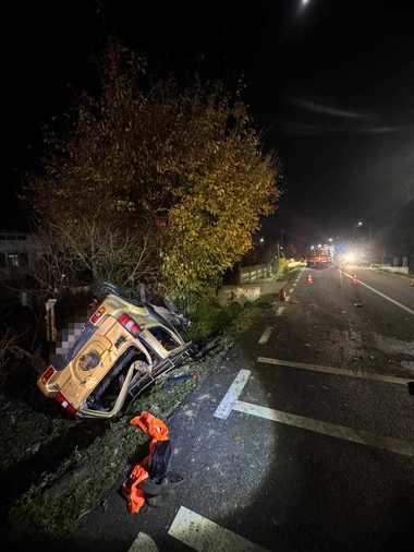 whatsapp-image-2025-11-02-at-21-49-22jpg - Știri de azi Știri de azi | Maramureş: Accident rutier urmat de un incendiu/ Un om a murit, altul e resuscitat, iar un al treilea este rănit/ În urma accidentului o ţeavă de gaz a fost fisurată - Știri de azi |