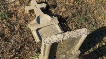 Știri de azi | Profanare de morminte în judeţul Arad – 8 monumente funerare au fost distruse / Au fost identificaţi 4 minori, trei dintre ei au fost reţinuţi – FOTO - Știri de azi | 