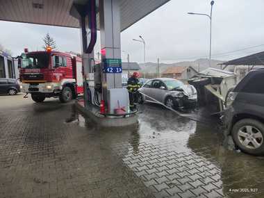 Știri de azi | Accident într-o benzinărie din judeţul Bistriţa-Năsăud / 1.000 de litri de motorină au curs dintr-un bazin aflat în remorca unei maşini – FOTO - Știri de azi | 