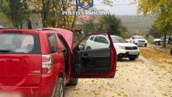 Știri de azi | Constanţa: Poliţiştii au tras patru focuri de armă pentru a prinde un şofer care nu a oprit la semnal / Bărbatul nu avea permis de conducere, iar maşina nu era înmatriculată / El şi-ar fi dus zilnic copilul la şcoală cu autoturismul - Știri de azi | 